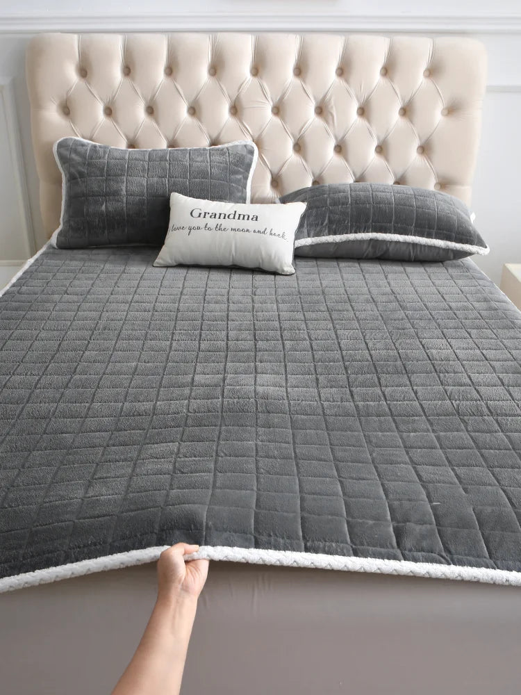 1pc Velvet Quilted Mattress Topper with Elastic Band, Thickened Warm Non-Slip Mattress Cover for Bed Sleeping, Camping, Floor